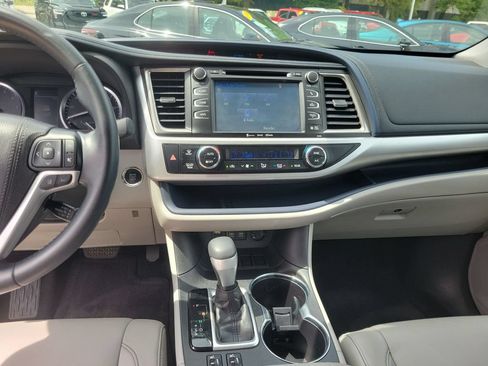 Used 2018 Toyota Highlander XLE FWD image 24