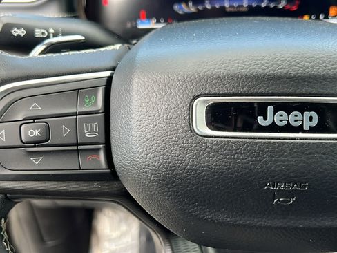 Used 2024 Jeep Grand Cherokee Altitude AWD/4WD image 19