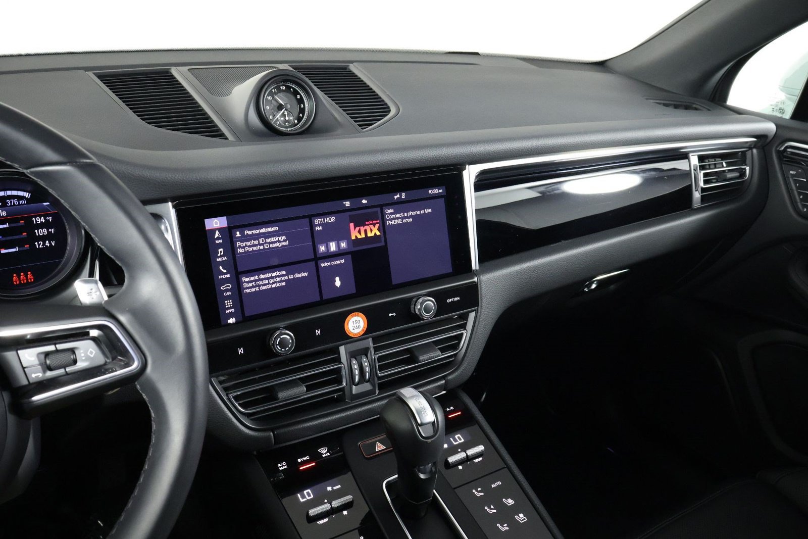 Certified 2026 Porsche Macan AWD/4WD image 13