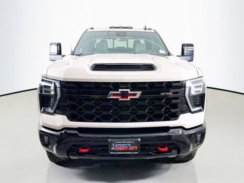 New 2026 Chevrolet Silverado 2500 ZR2 AWD/4WD image 2