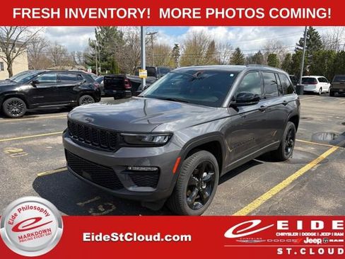 Used 2025 Jeep Grand Cherokee Limited w/ Black Appearance Package image 1