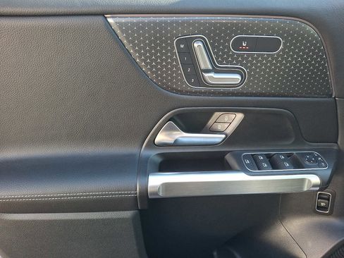 Used 2026 Mercedes-Benz GLB 250 4MATIC image 9