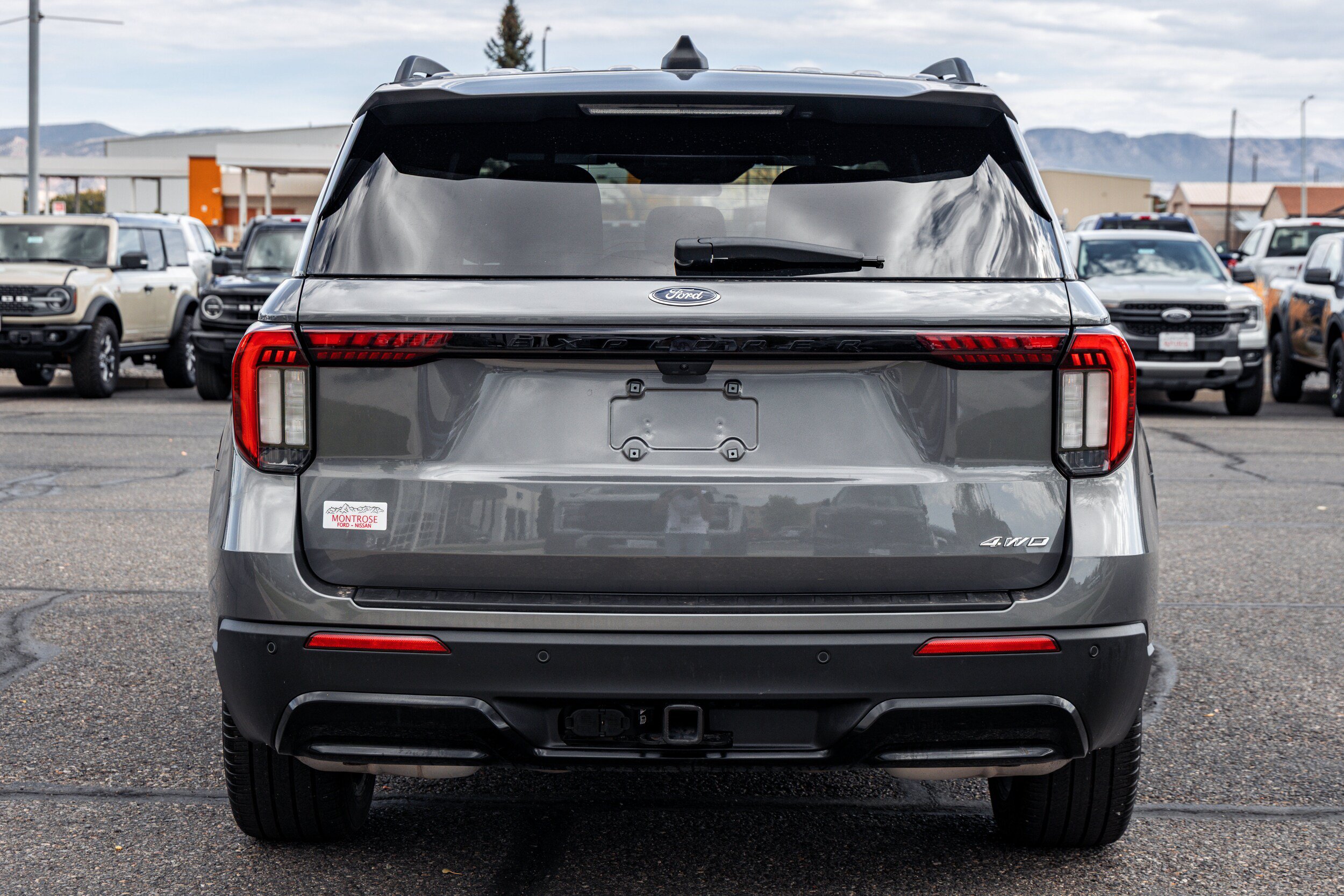 Used 2025 Ford Explorer ST-Line w/ ST-Line Street Pack AWD/4WD image 5