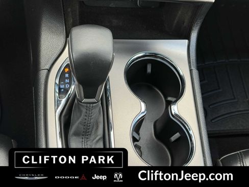Certified 2019 Jeep Grand Cherokee Altitude AWD/4WD image 25