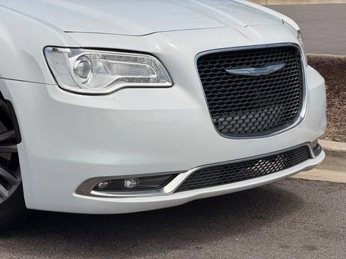 Used 2017 Chrysler 300 Limited w/ Value Package RWD image 3