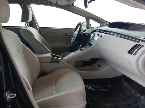 Used 2015 Toyota Prius Two FWD image 21