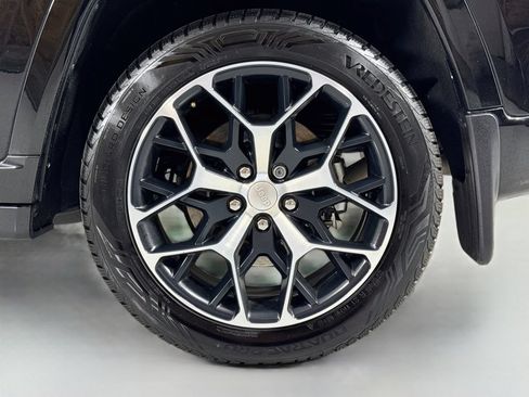 Used 2023 Jeep Grand Cherokee Summit AWD/4WD image 9