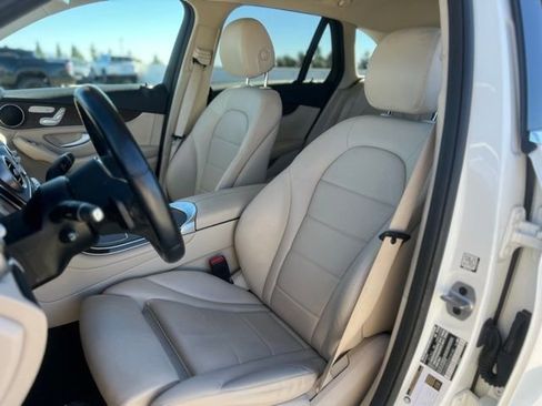 Used 2022 Mercedes-Benz GLC 300 4MATIC w/ Premium Package Lite image 14