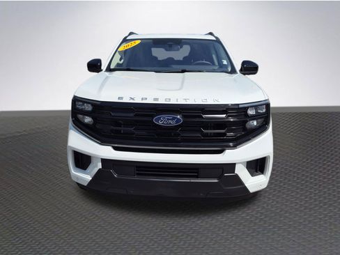 Used 2025 Ford Expedition Active image 2