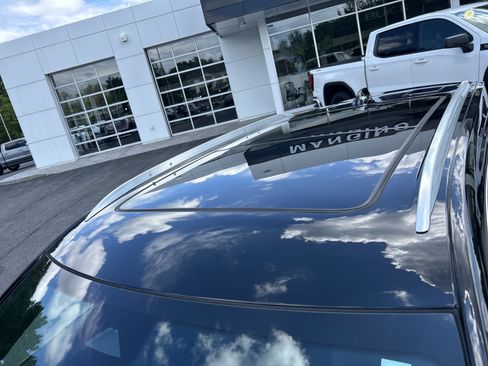 Certified 2025 Cadillac XT4 Premium Luxury w/ Cold Weather Package AWD/4WD image 20