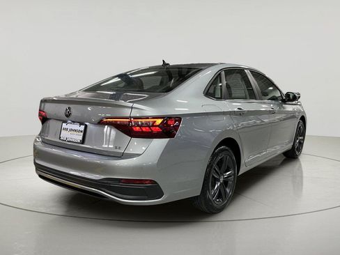 Used 2024 Volkswagen Jetta SE w/ Panoramic Sunroof Package FWD image 7