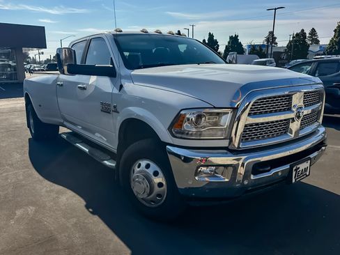 Used 2018 RAM 3500 Laramie w/ Convenience Group AWD/4WD image 2