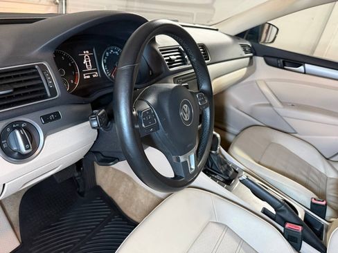Used 2015 Volkswagen Passat 1.8T SE FWD image 11