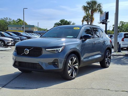Certified 2023 Volvo XC40 B5 Plus w/ Climate Package image 3
