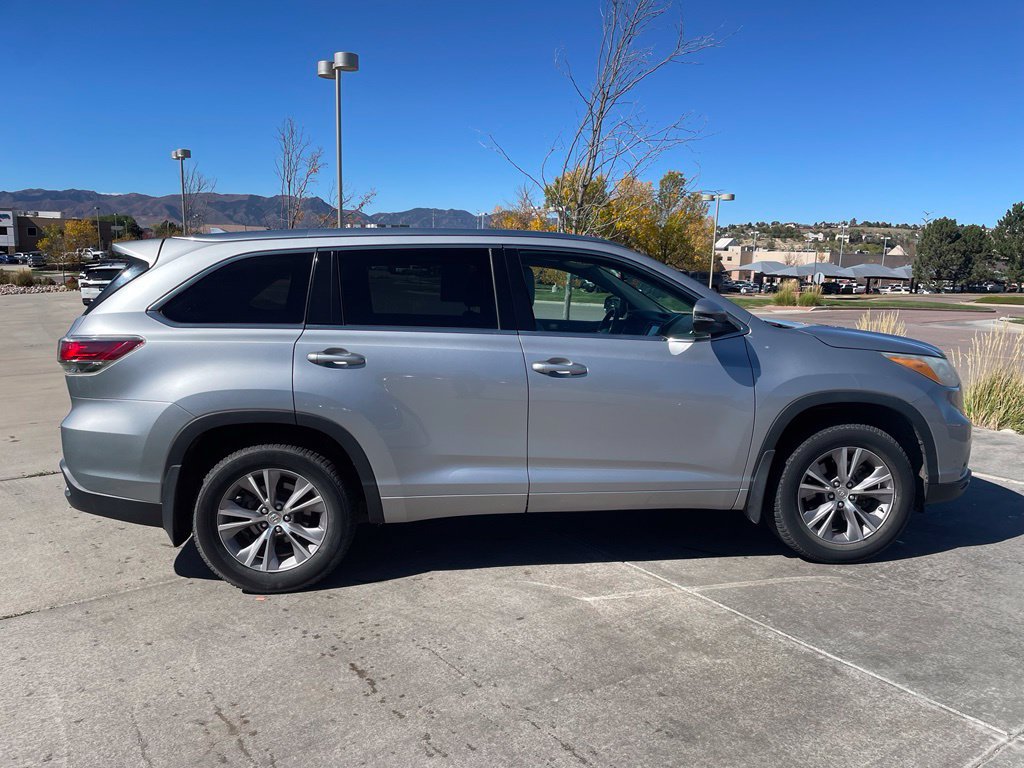Used 2014 Toyota Highlander XLE AWD/4WD image 9
