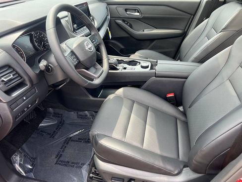 Used 2025 Nissan Rogue SV w/ SV Premium Package AWD/4WD image 10