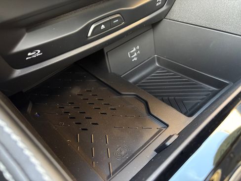 New 2026 Chrysler Pacifica Limited w/ Uconnect Theater Family Group image 19