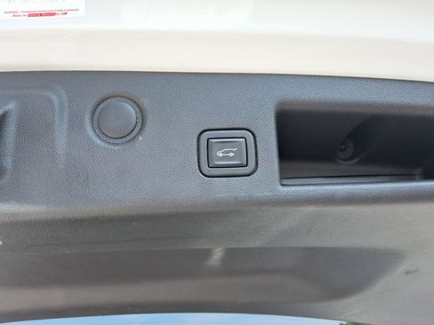 Used 2021 Chevrolet Equinox Premier FWD image 24