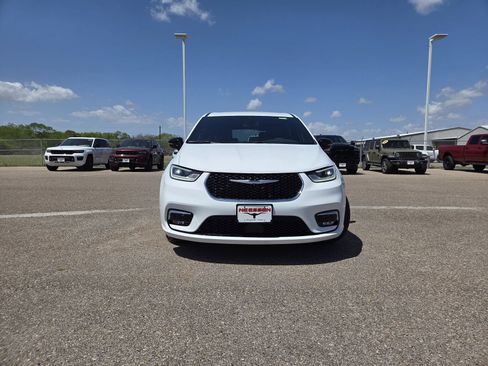 New 2026 Chrysler Pacifica Select FWD image 2