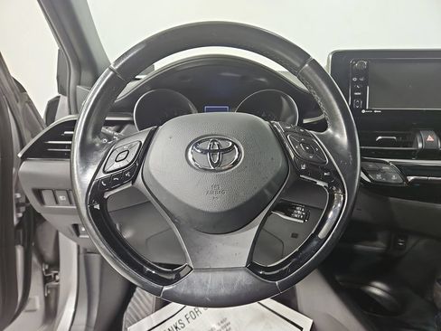 Used 2018 Toyota C-HR XLE FWD image 15