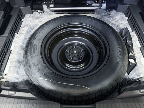 Certified 2026 Nissan Rogue SV AWD/4WD image 32