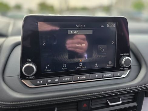 Used 2024 Nissan Rogue SV w/ SV Premium Package image 30