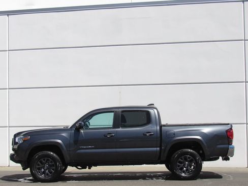 Certified 2023 Toyota Tacoma SR5 AWD/4WD image 4