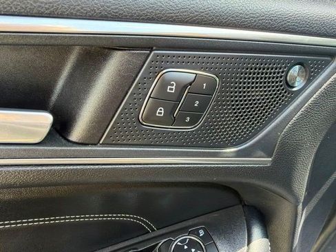 Used 2022 Ford Edge Titanium AWD/4WD image 13
