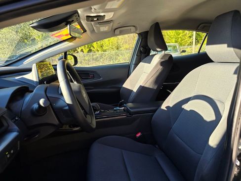 Used 2024 Toyota Prius LE image 12