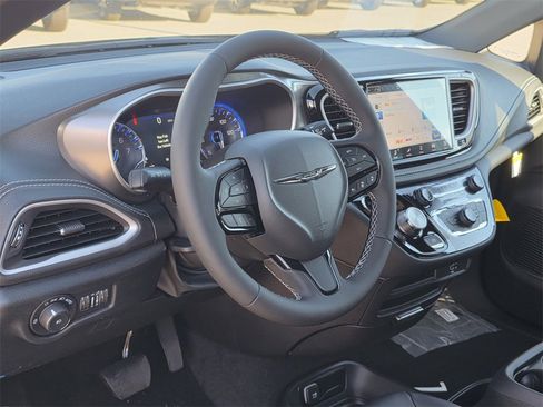 New 2026 Chrysler Pacifica Select w/ S Appearance Package image 7