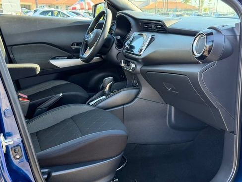 Used 2018 Nissan Kicks SV FWD image 19