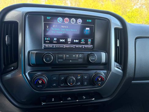 Used 2018 Chevrolet Silverado 2500 LT AWD/4WD image 17