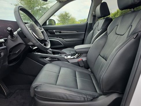 Certified 2025 Kia Telluride SX w/ SX Captain's Chair Package FWD image 16