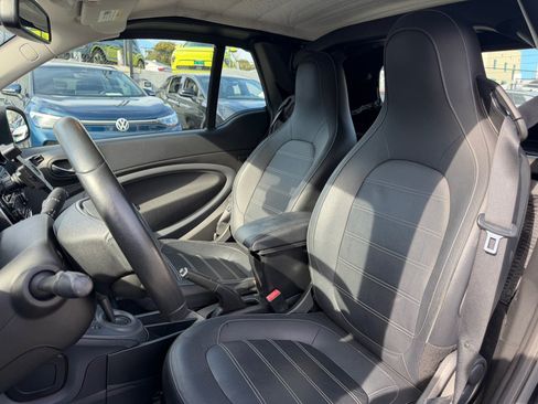 Used 2018 smart fortwo electric drive RWD image 19