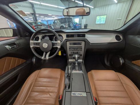 Used 2010 Ford Mustang Premium RWD image 4