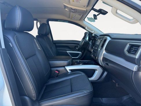 Used 2017 Nissan Titan PRO-4X image 8