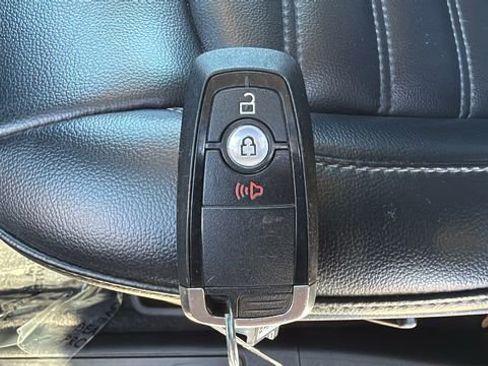 Used 2023 Ford Edge SEL image 29