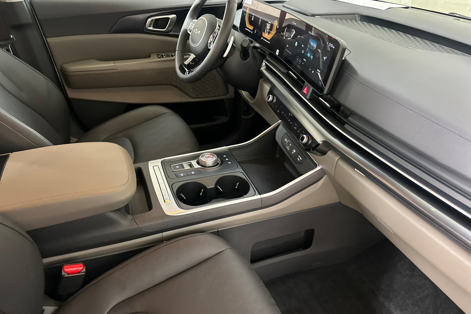Used 2026 Kia Carnival LXS FWD image 18