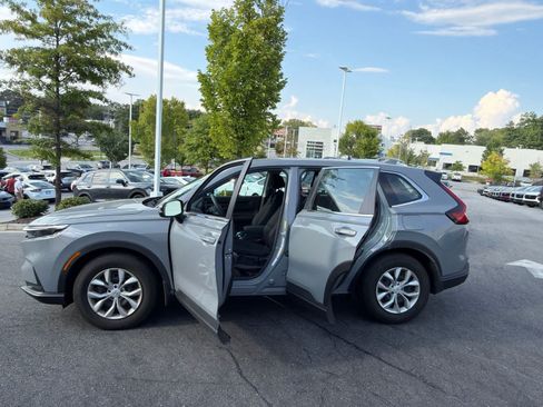 Used 2024 Honda CR-V LX image 16