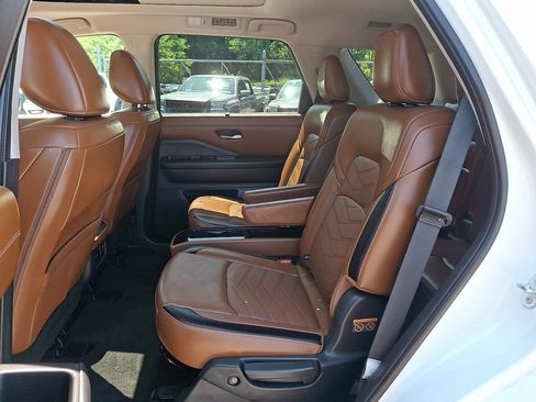 Certified 2024 Nissan Pathfinder Platinum AWD/4WD image 12