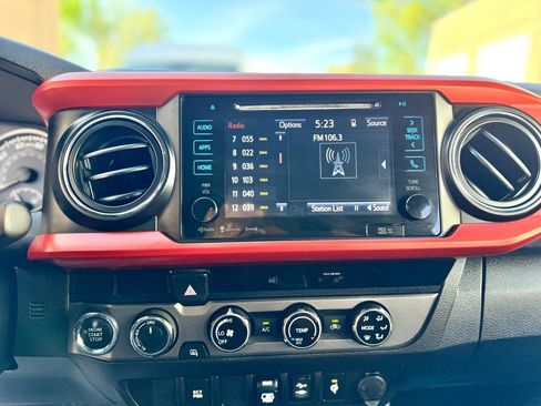 Used 2018 Toyota Tacoma TRD Off-Road image 17