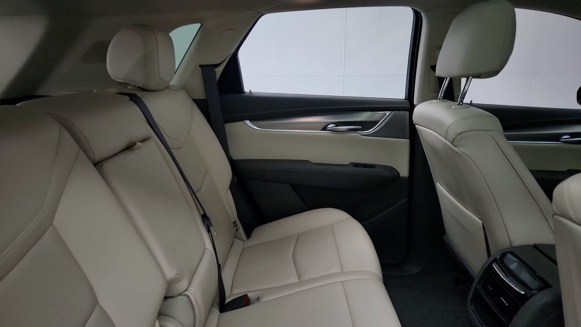 Certified 2023 Cadillac XT5 Premium Luxury AWD/4WD image 28