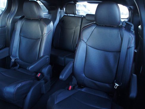 Used 2026 Toyota Sienna XSE image 21