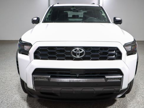 Used 2025 Toyota 4Runner TRD Off-Road Premium AWD/4WD image 4