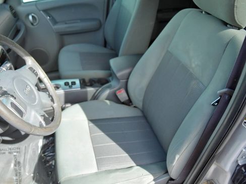 Used 2005 Jeep Liberty Limited image 22