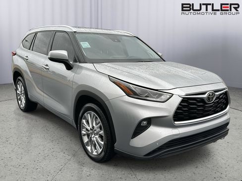 Used 2021 Toyota Highlander Limited image 6