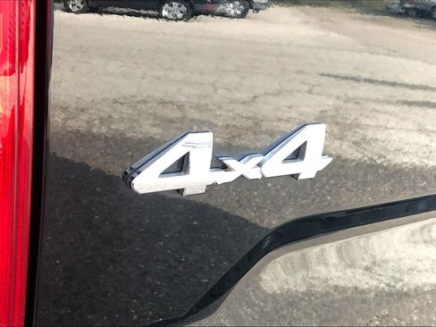 Used 2018 Toyota Tundra SR5 w/ SR5 Upgrade Package image 8