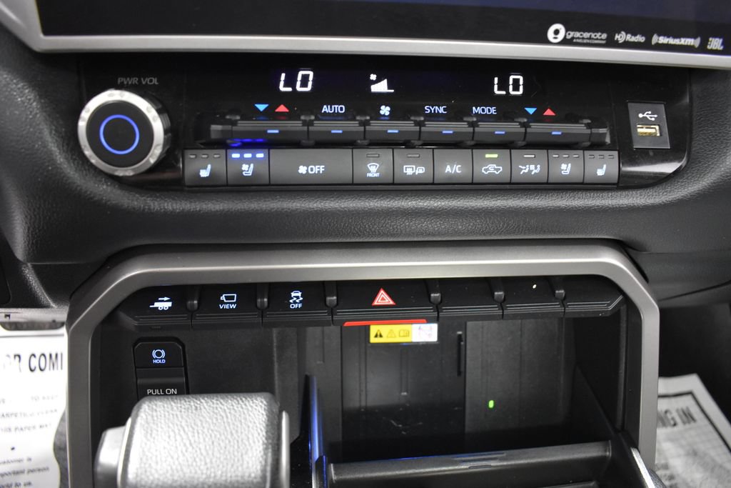 Used 2024 Toyota Tundra Limited AWD/4WD image 21