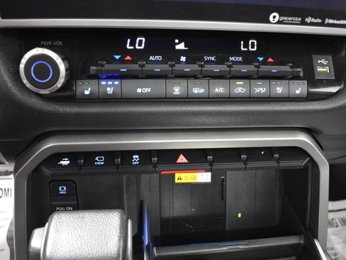 Used 2024 Toyota Tundra Limited AWD/4WD image 21