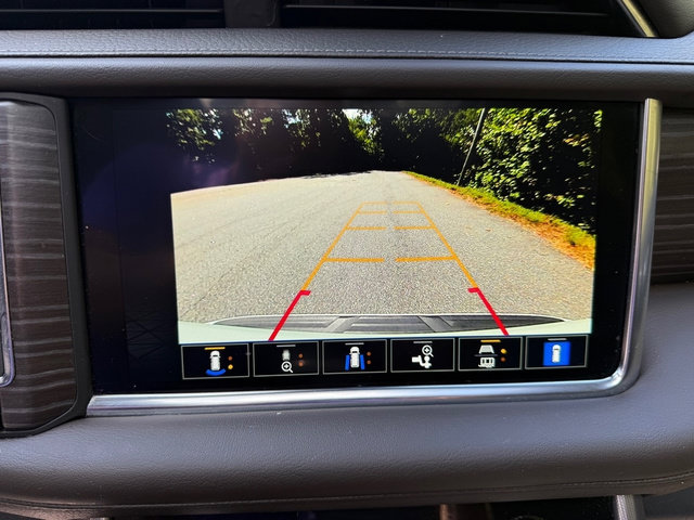 Used 2023 GMC Yukon Denali RWD image 32